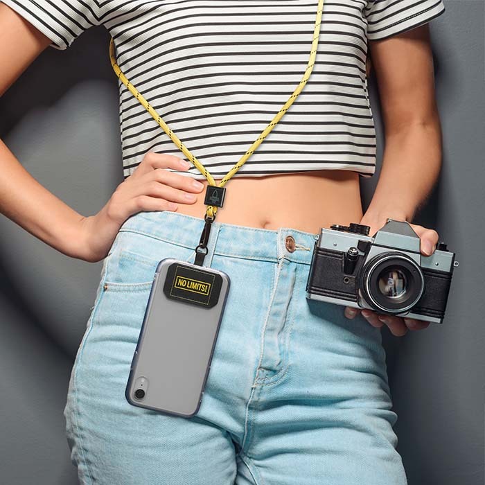 Crossbody 2-tone cord phone holder made of polyester.
